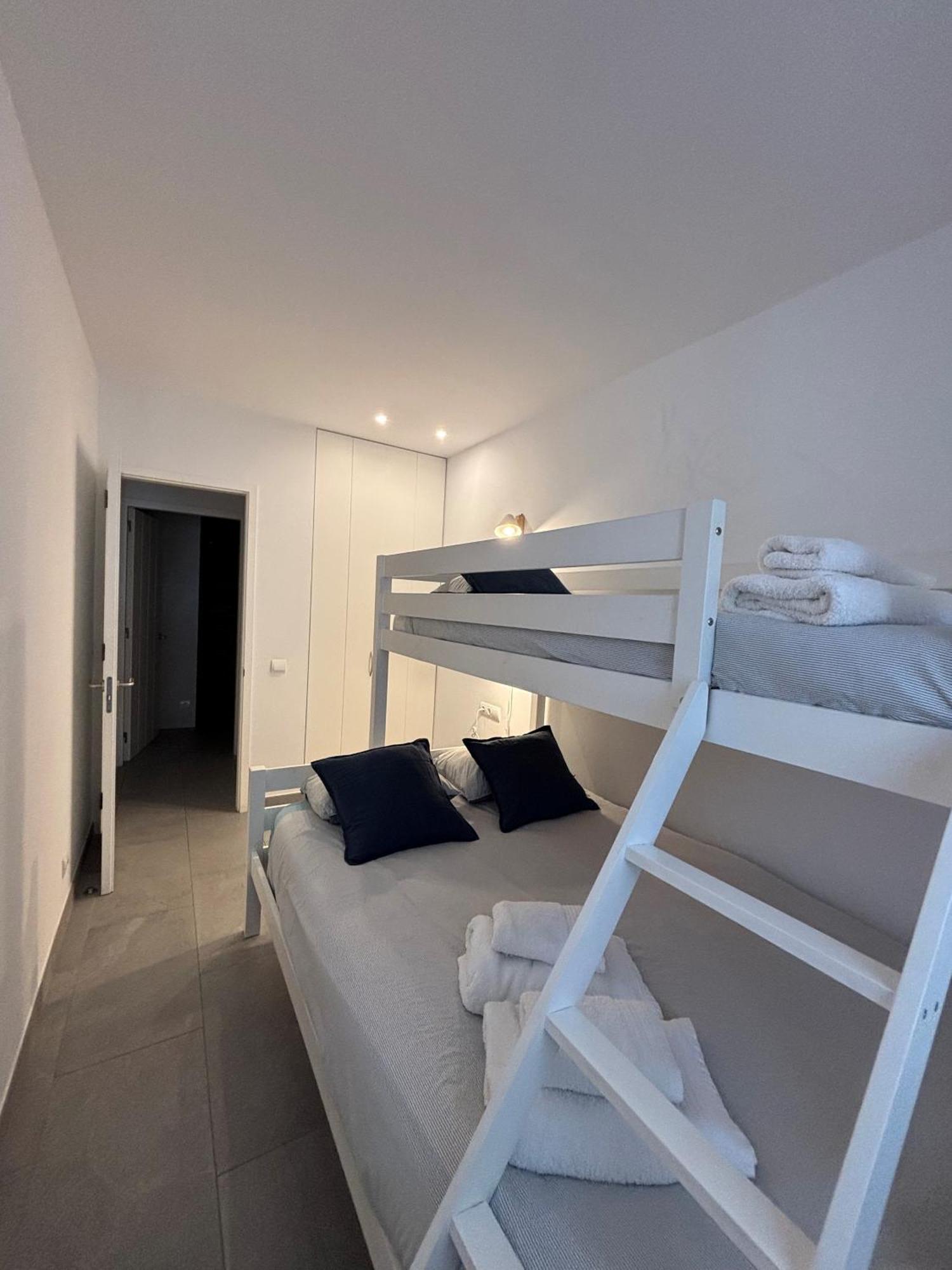 Apartamento Nuevo En El Centro Con Garaje Cadaques Exterior photo